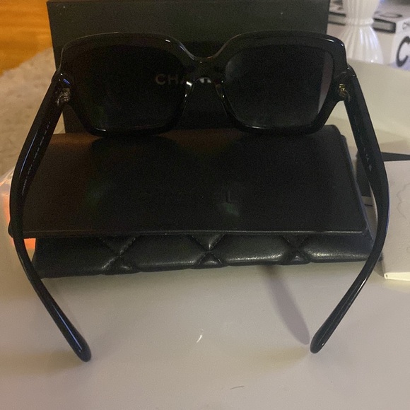 CHANEL SUNGLASSES - Picture 3 of 7